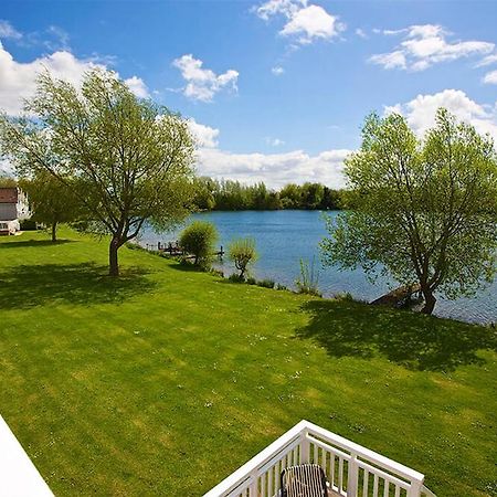 Caterina Lake Lodge South Cerney Exterior foto