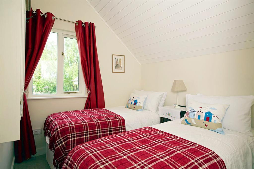 Caterina Lake Lodge South Cerney Exterior foto