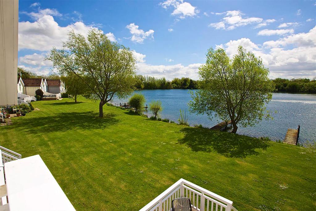 Caterina Lake Lodge South Cerney Exterior foto