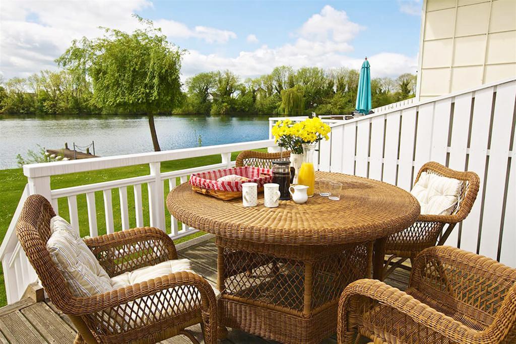 Caterina Lake Lodge South Cerney Exterior foto
