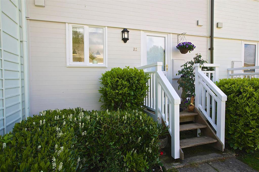 Caterina Lake Lodge South Cerney Exterior foto