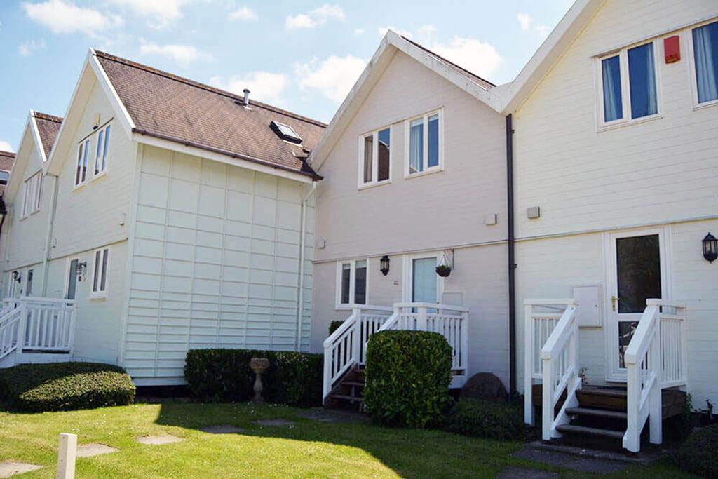 Caterina Lake Lodge South Cerney Exterior foto