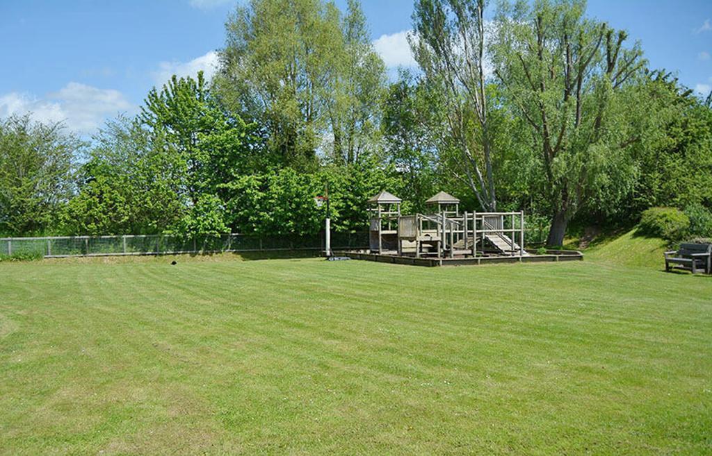 Caterina Lake Lodge South Cerney Exterior foto